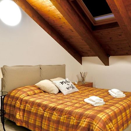 Attico Nel Cuore Delle Langhe - Free Parking Wi-Fi E Ac Alba  Luaran gambar